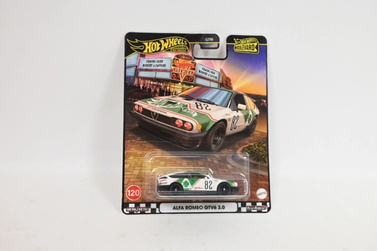 Hot Wheels Premium Alfa Romeo GTV6 3.0 modelo de colección