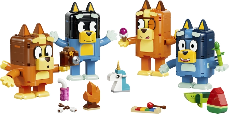 Cuatro figuras grandes con accesorios para jugar y exponer