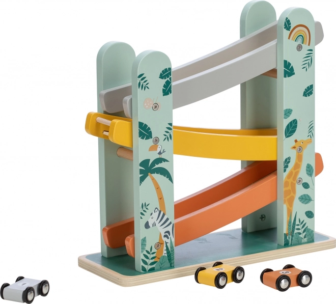 Pista de carreras con tres cochecitos de madera