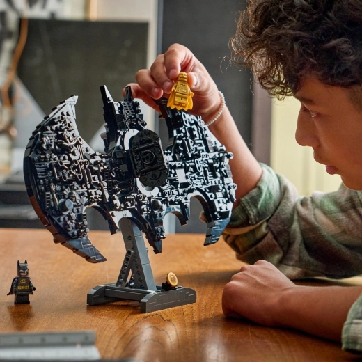 Doble dosis de BATMAN: minifigura clásica y dorada