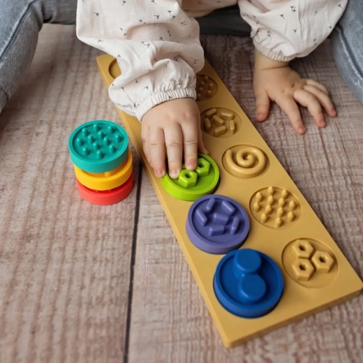 Juego multisensorial con texturas y colores