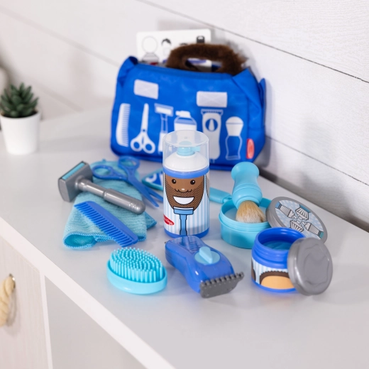 Accesorios realistas para cortar y afeitar