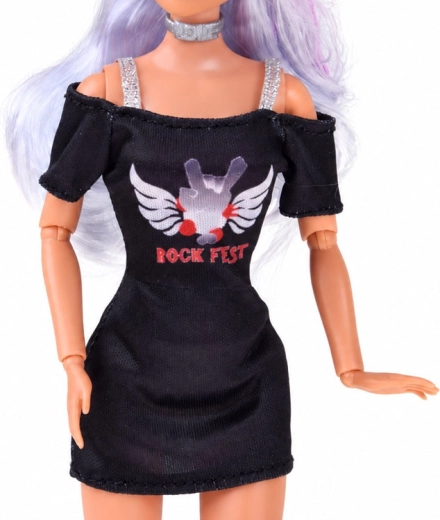 Atuendo punk rock llamativo
