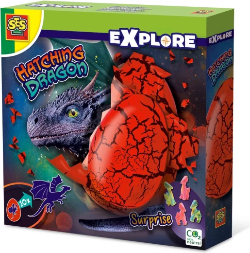 Dragón eclosionando de un huevo grande
