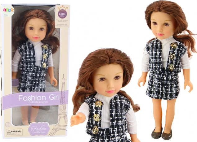 Muñeca con elegante conjunto a cuadros