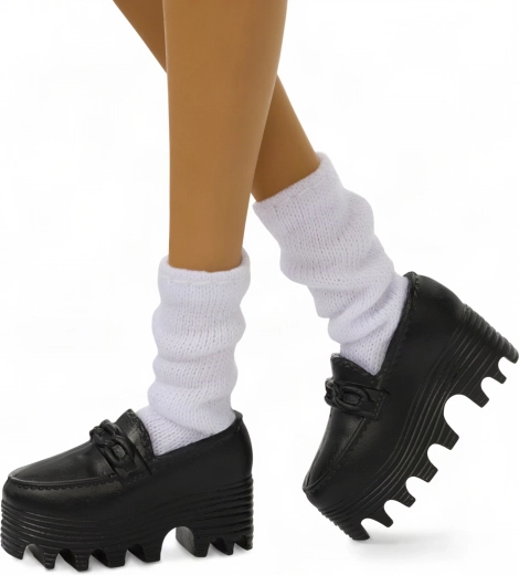 Zapatos llamativos y calcetines largos