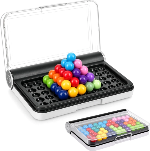 Juego de lógica con piezas de colores y tablero de juego