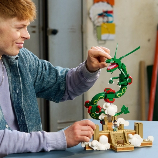 Figura articulada para posar de forma dinámica