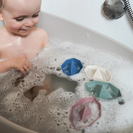 Juegos acuáticos creativos desde bebé hasta toddler