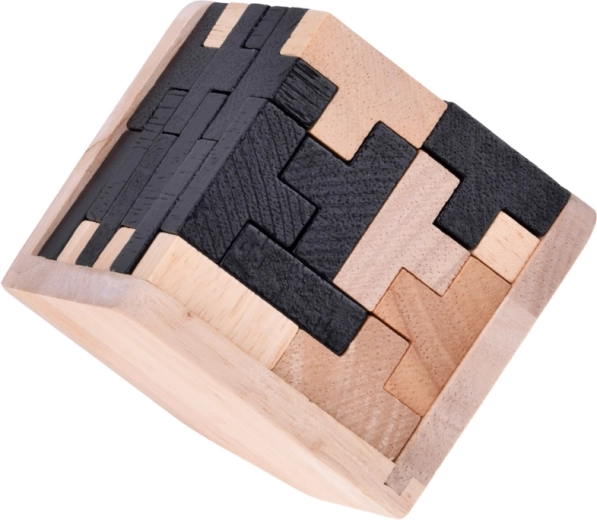 Piezas contrastadas en negro y madera natural para una mejor visión