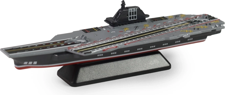 Maqueta de portaaviones militar