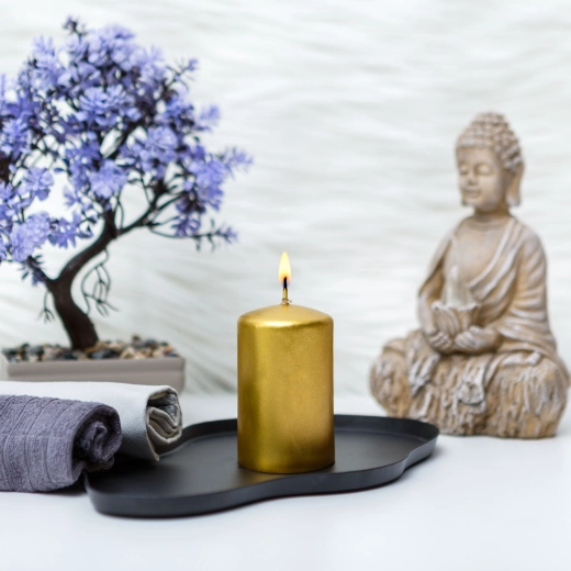 Vela cilíndrica sin aroma 130 g – Dorado
