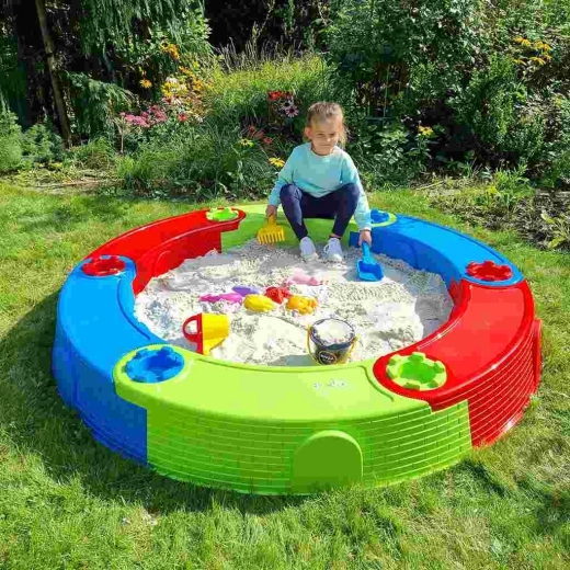Diversión multifunción: arena, pelotas y agua