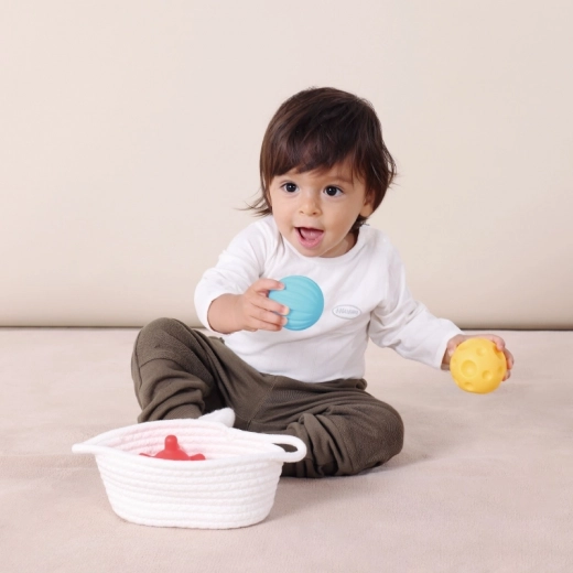 Pelotas sensoriales y cesta para el descubrimiento táctil