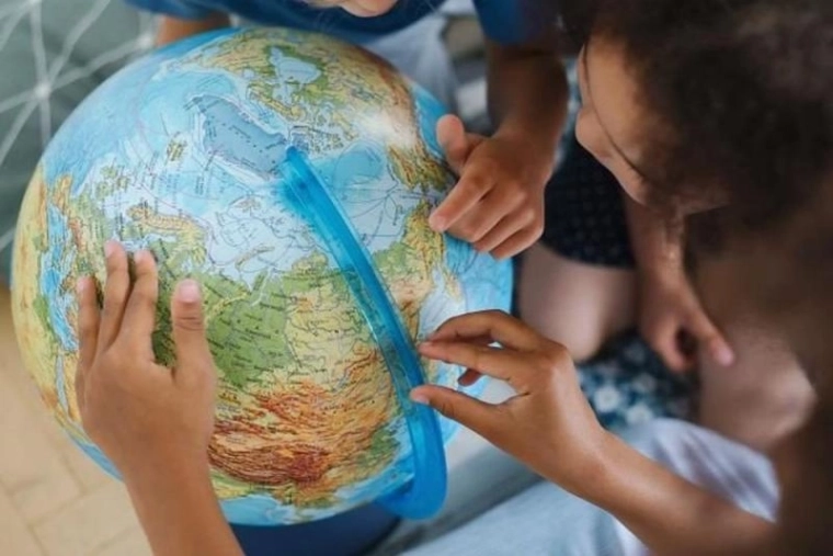 Relieve 3D y detalladas etiquetas en checo