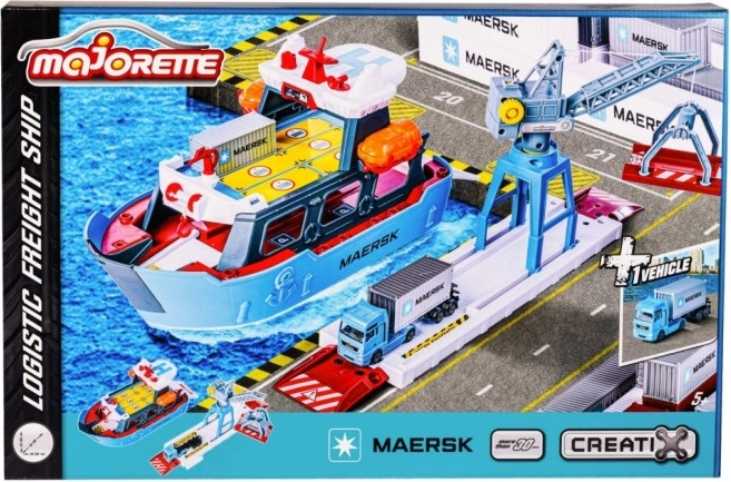 Puerto logístico Majorette MAERSK con buque de carga y vehículo