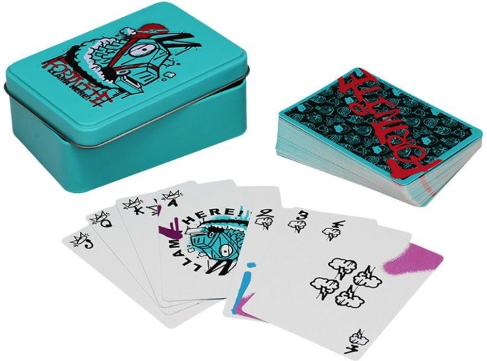 Cartas de juego Fortnite en una caja metálica