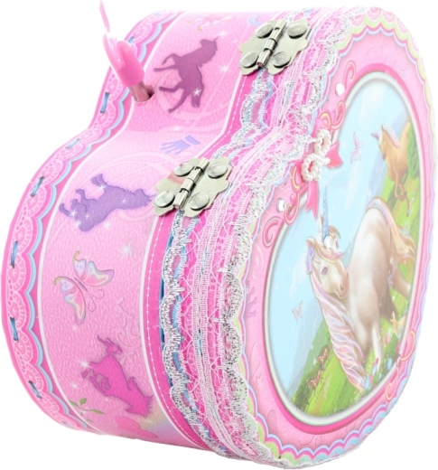 Romántico diseño en forma de corazón con unicornio