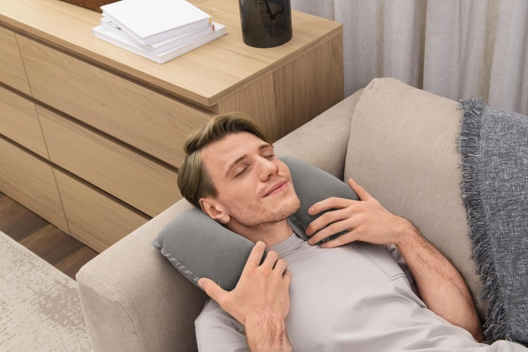 Forma ergonómica en U para apoyo del cuello