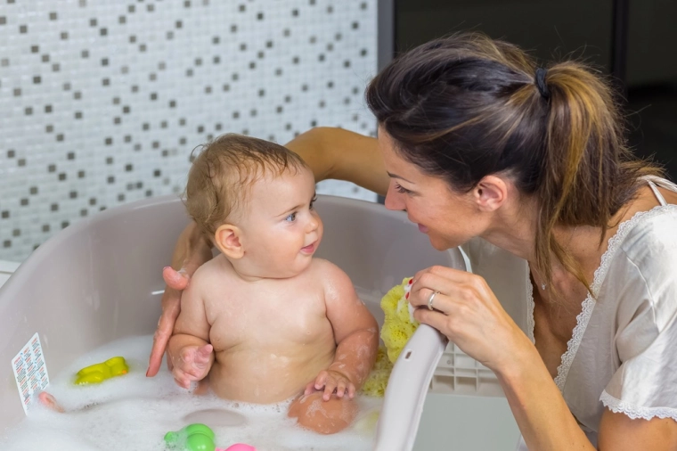Forma ergonómica para recién nacidos y para un bebé más grande