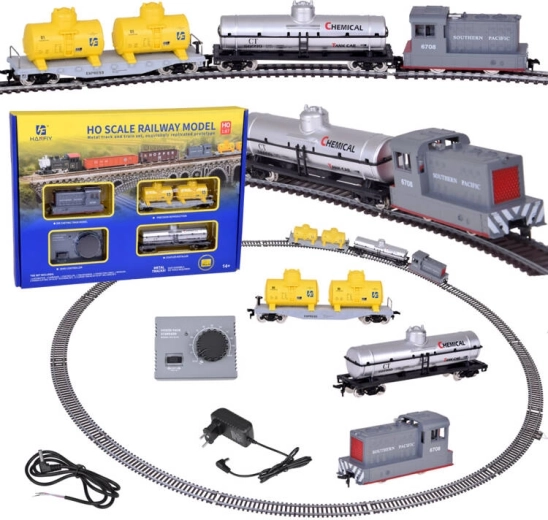 Ferrocarril eléctrico con unidad de control – tren de mercancías con vagones cisterna H0