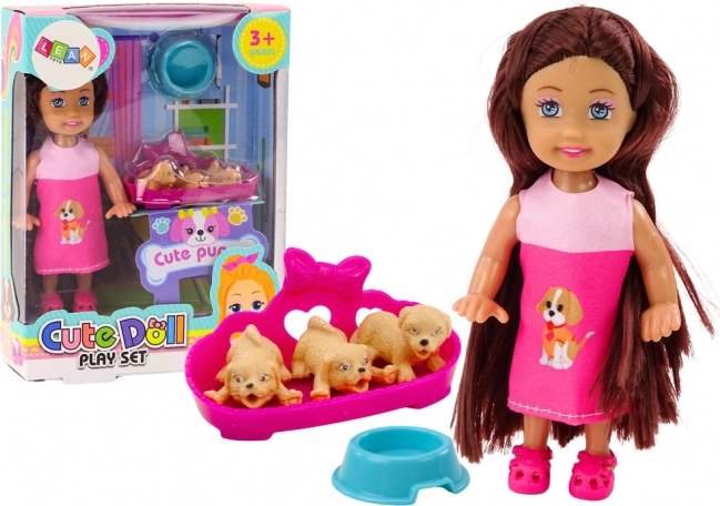 Mini muñeca con pelo largo y tres perritos en su camita