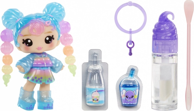 Muñeca con accesorios y llavero