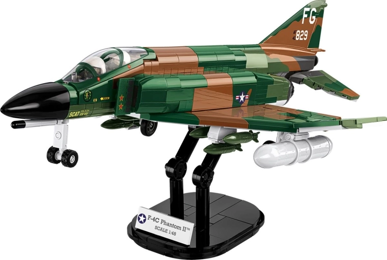 Modelo detallado a escala 1:48