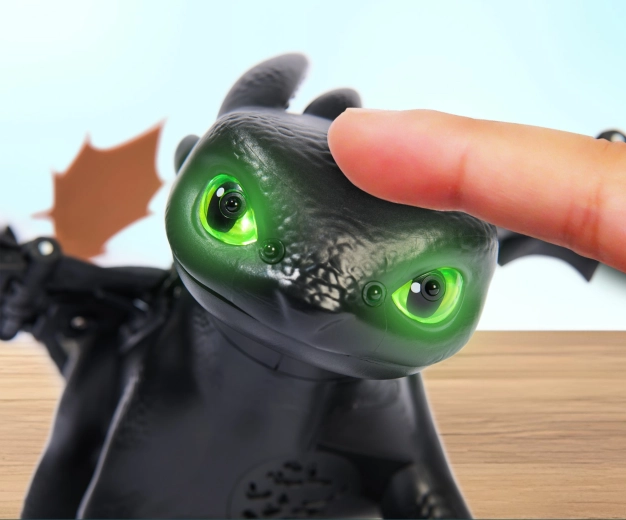 Ojos luminosos y ataque de plasma