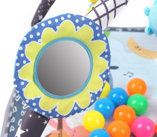 Juego sensorial: juguetes colgantes, sonajero y espejo