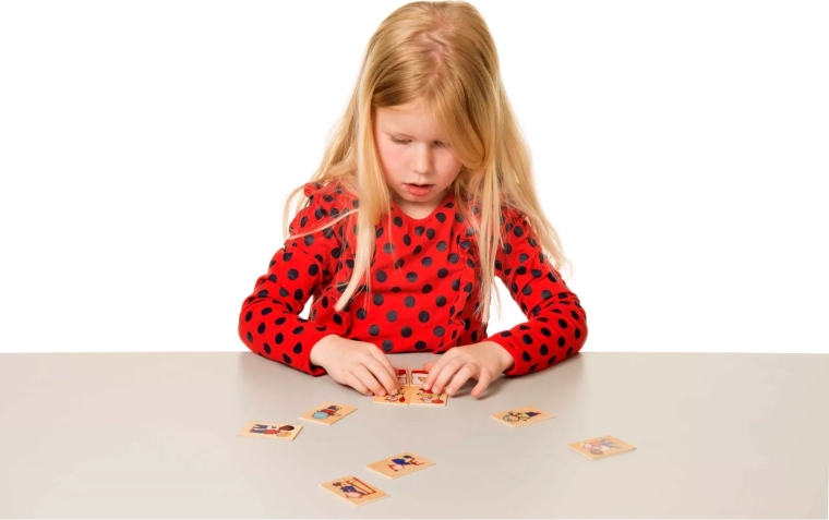 Un juego que desarrolla el vocabulario y la concentración