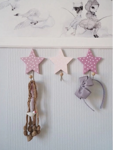 Prácticos ganchos para la habitación infantil y el recibidor
