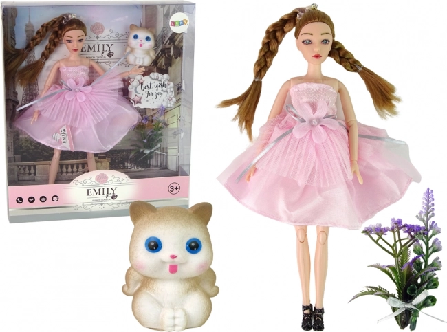 Muñeca Emily con trenzas, gatito y flores