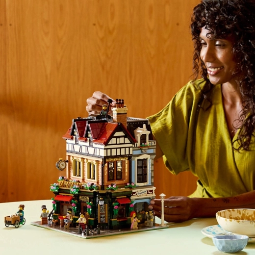 8 minifiguras y versatilidad gracias a la construcción modular