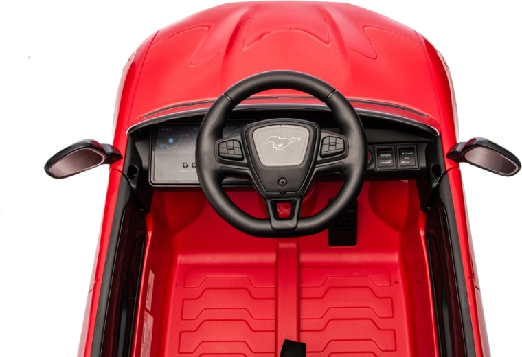 Interior bien pensado con volante