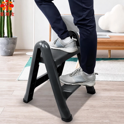 Taburete plegable de dos peldaños tipo escalera con peldaños antideslizantes