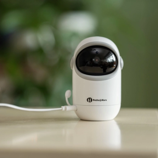 Cámara controlable a distancia con amplio rango de movimiento