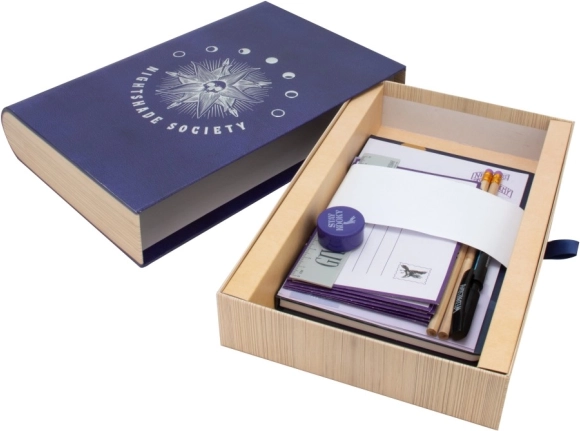 Caja de regalo Wednesday con artículos de recuerdo