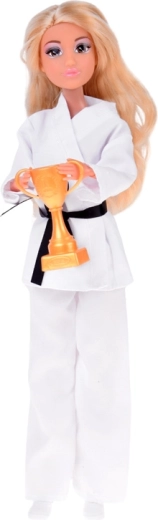 Campeona de taekwondo con trofeo