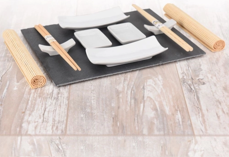 Materiales premium: porcelana, bambú, piedra