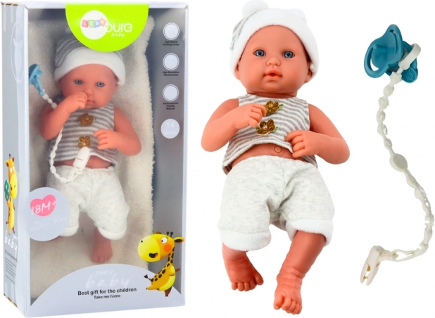 Muñeca bebé realista con conjunto blanco‑gris, pinza para chupete y mantita