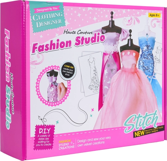 Set creativo de disef1o de ropa Fashion