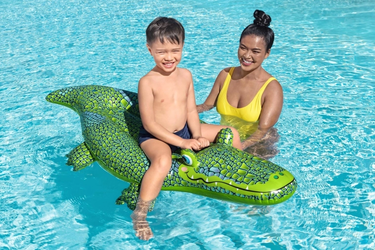 Diversión en la piscina y durante las vacaciones