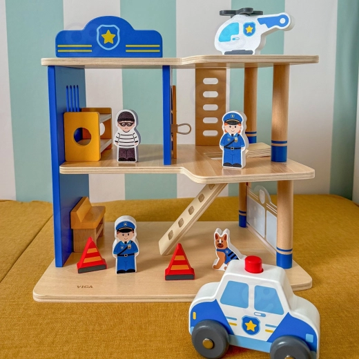 Figuras, vehículos y equipamiento incluidos