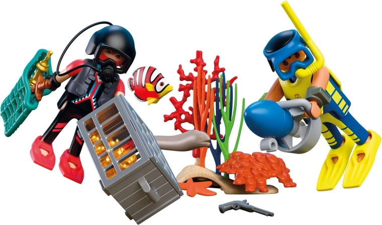 Dos figuras y accesorios detallados