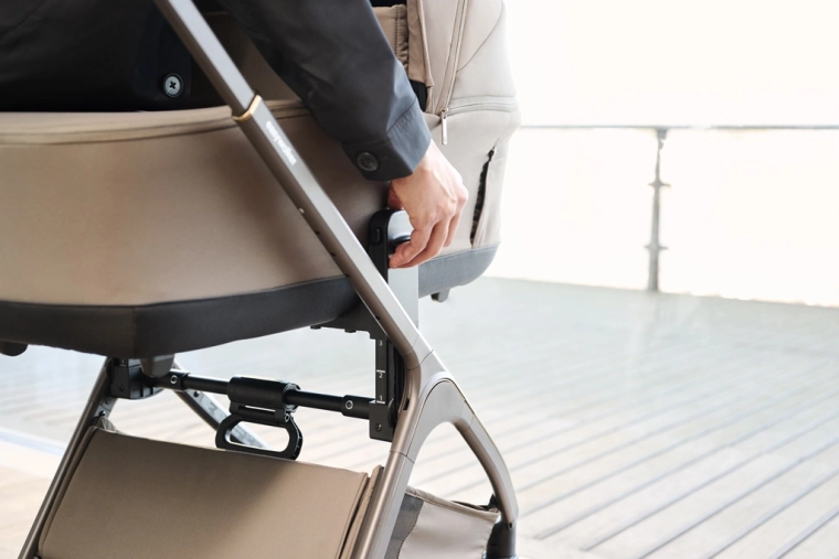 3 niveles de altura del asiento y del capazo para un contacto cómodo