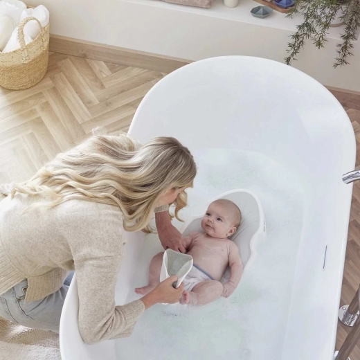 Soporte ergonómico para un baño tranquilo