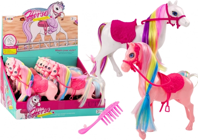Figura de caballo con crin de colores con silla y cepillo – rosa o blanca