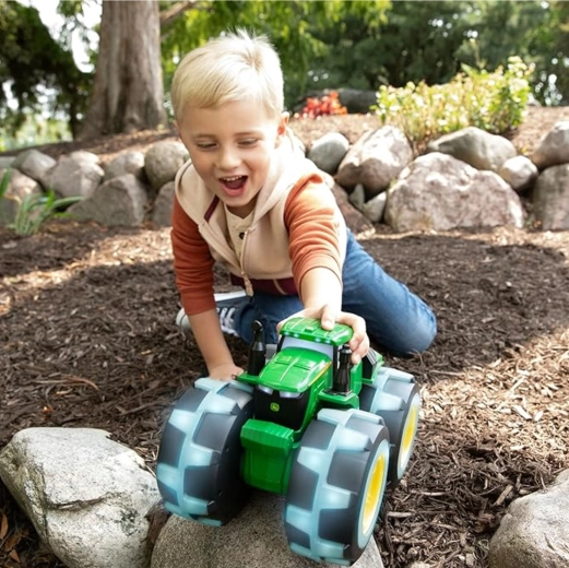 Grandes ruedas todoterreno para jugar en casa y al aire libre