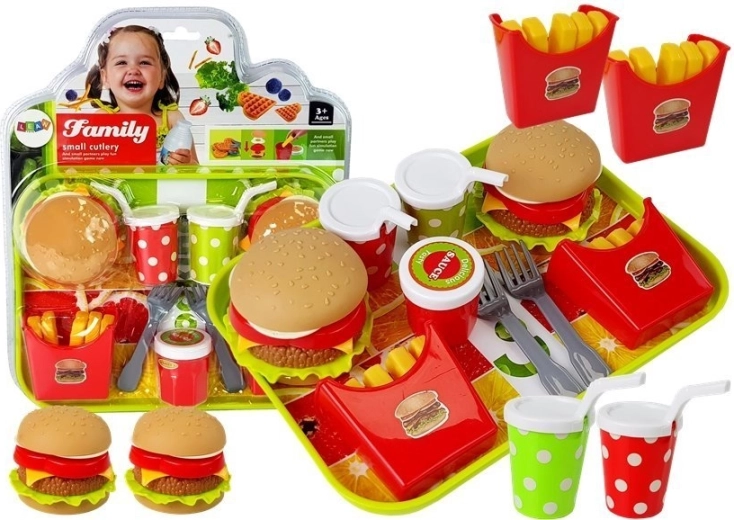 Set infantil de hamburguesa, patatas fritas y bebidas en bandeja